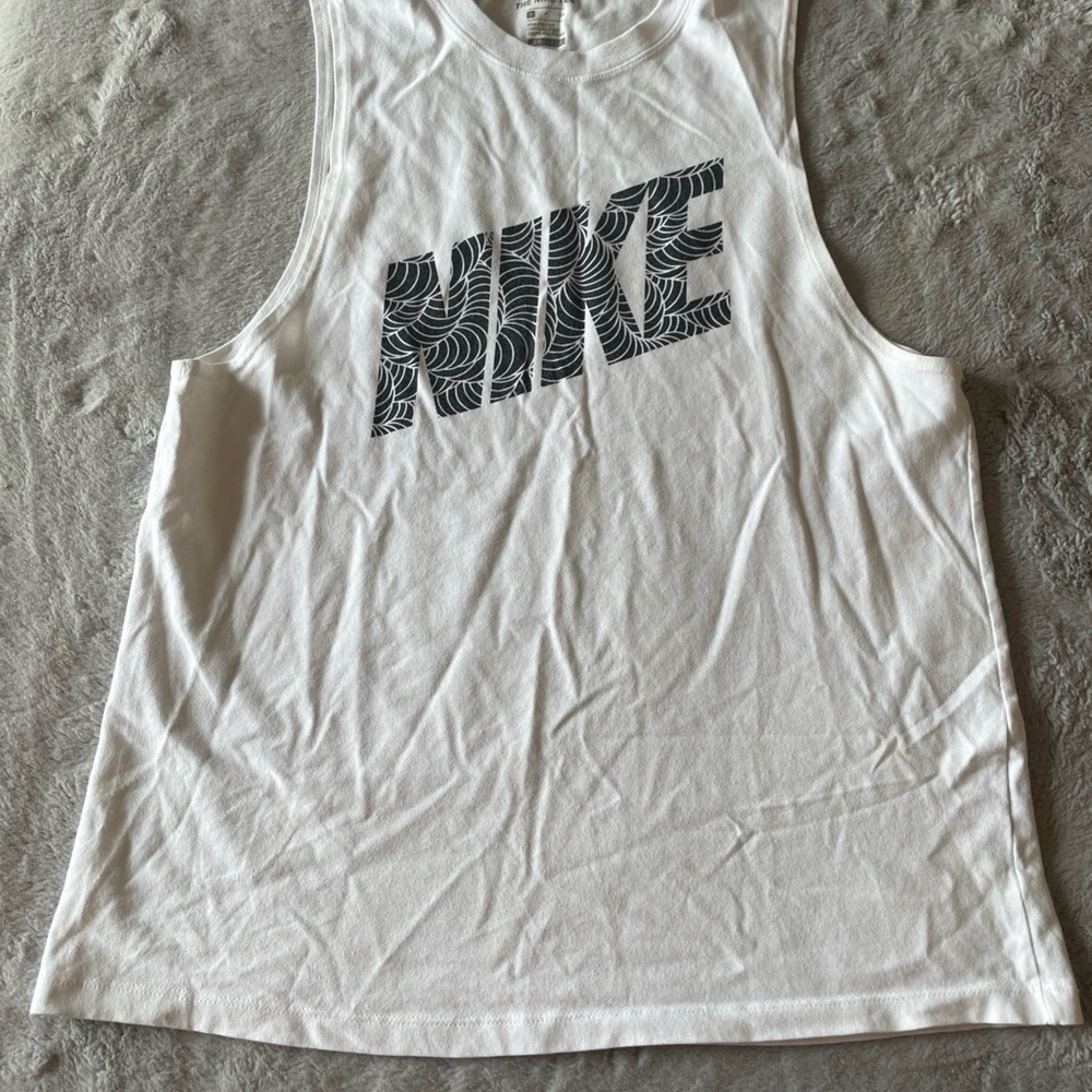 Nike Men’s White Graphic Muscle Tank Size Small